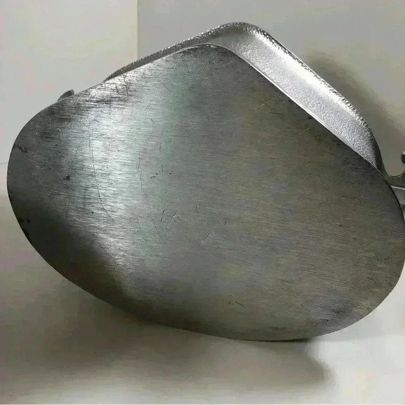 Set of 2  vintage 30s cast aluminum Guardian Service triangular casserole dishes - Picture 7 of 9